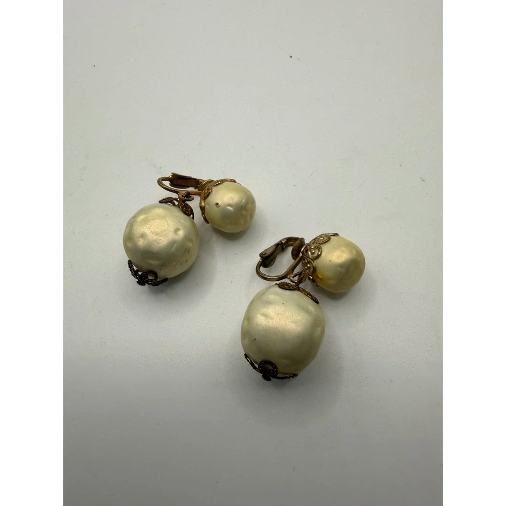 Vintage Baroque Faux Pearl Double Drop Clip On Earrings Gold Tone Filigree‎ Caps